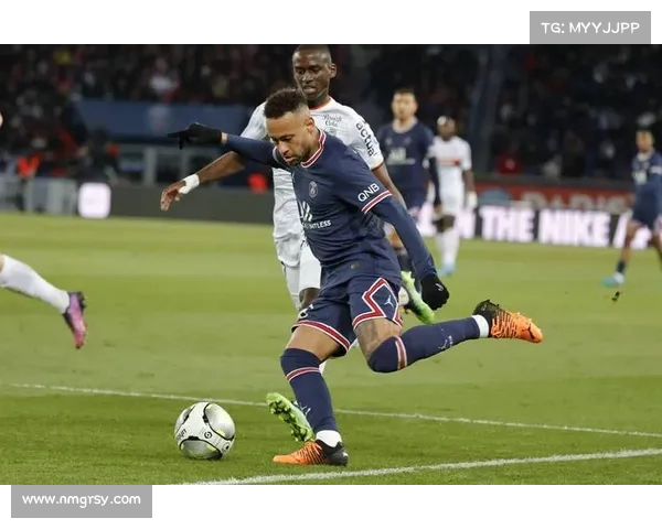 法甲揭幕战精彩纷呈 巴黎圣日耳曼与里昂争夺首战荣耀